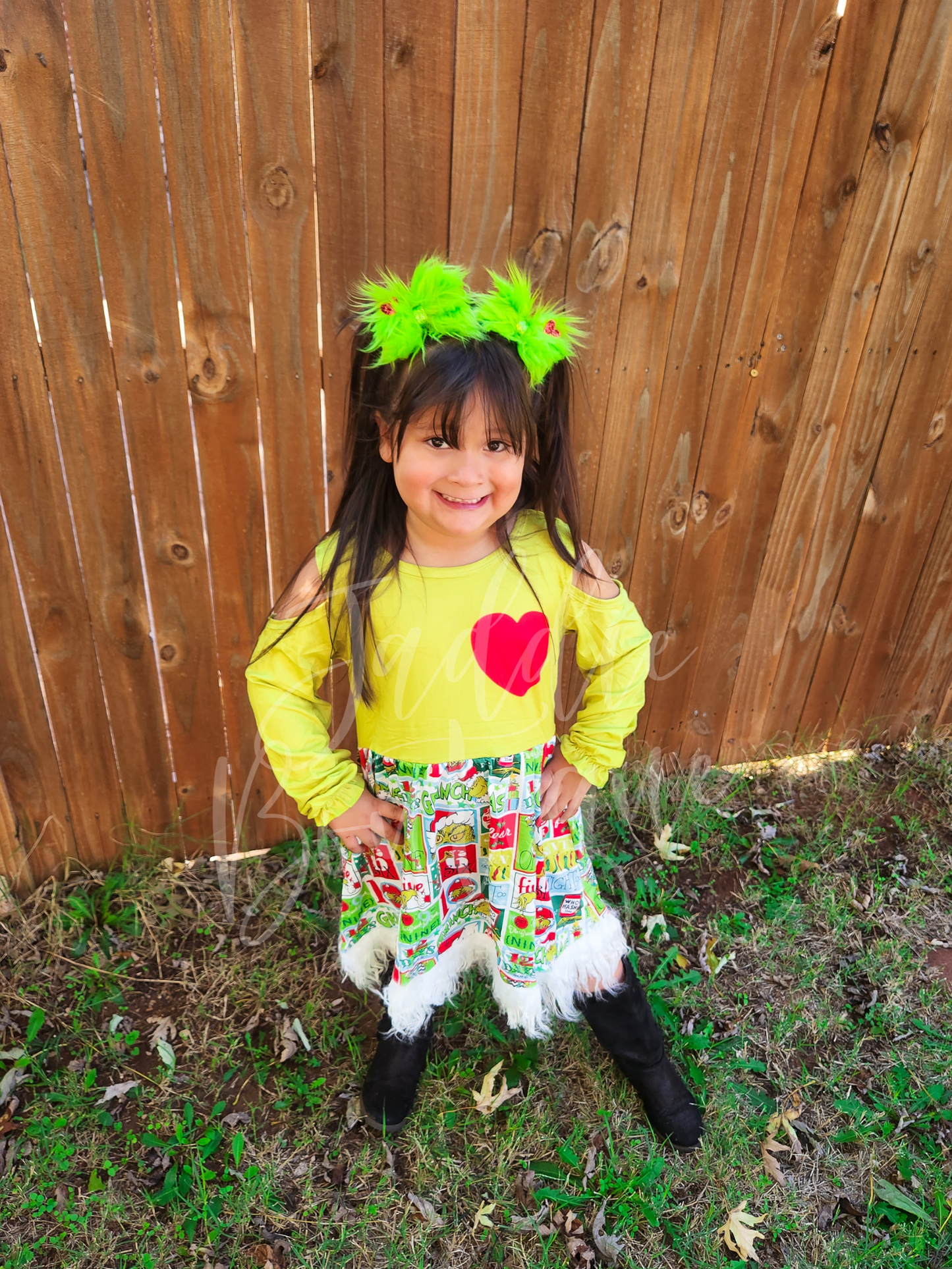 RTS Gr♡nch Fur Bows